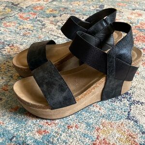 Pierre Dumas Women's Hester-1 Wedge Sandals